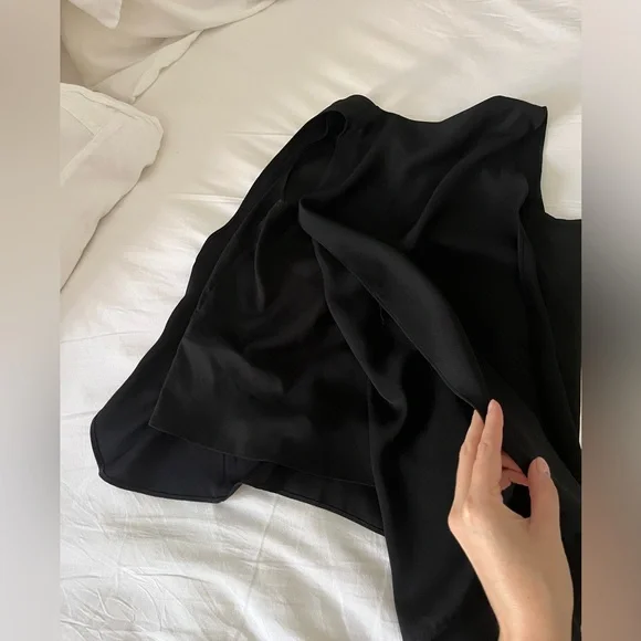 DKNY Cape Shell - Picture 5 of 6